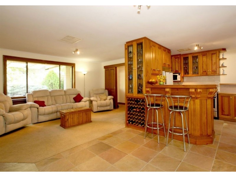 12 Woodlea Drive, Aberfoyle Park SA 5159
