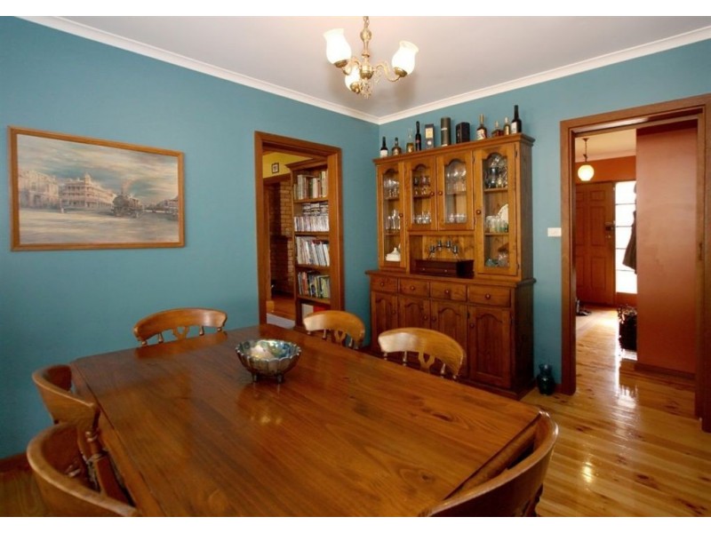 8 Wyndham Drive, Coromandel Valley SA 5051