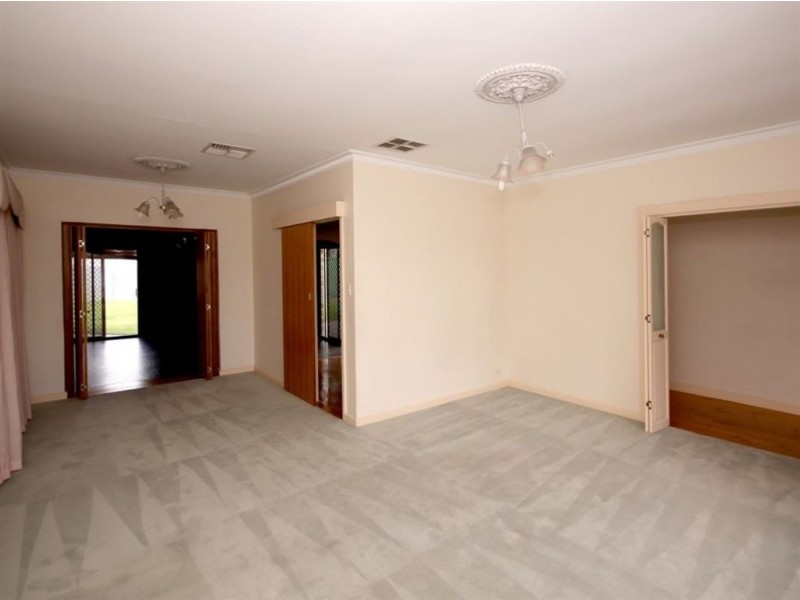 11 Adam Avenue, Bellevue Heights SA 5050