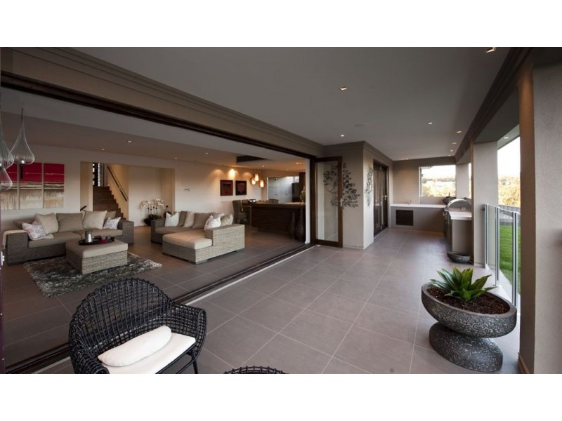 102 Highfield Drive, Craigburn Farm SA 5051