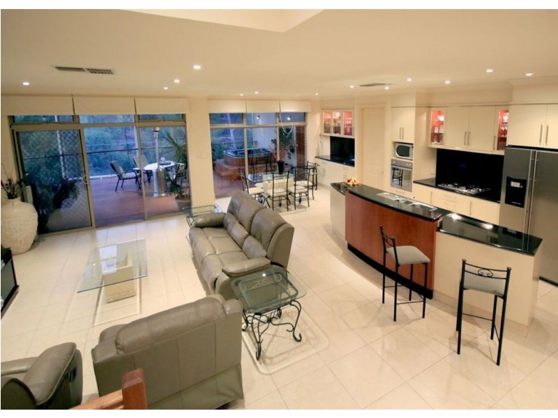 17 Sherwood Avenue, Bellevue Heights SA 5050