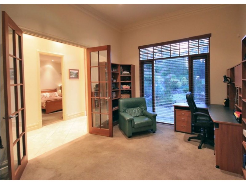 17 Sherwood Avenue, Bellevue Heights SA 5050