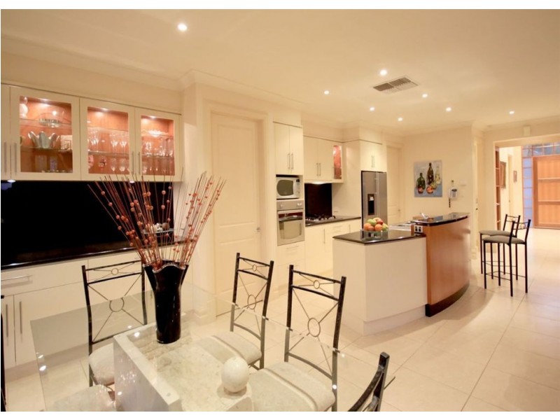 17 Sherwood Avenue, Bellevue Heights SA 5050