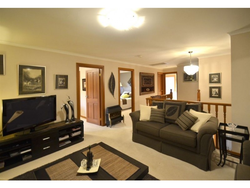 6 Woodlake Drive, Craigburn Farm SA 5051