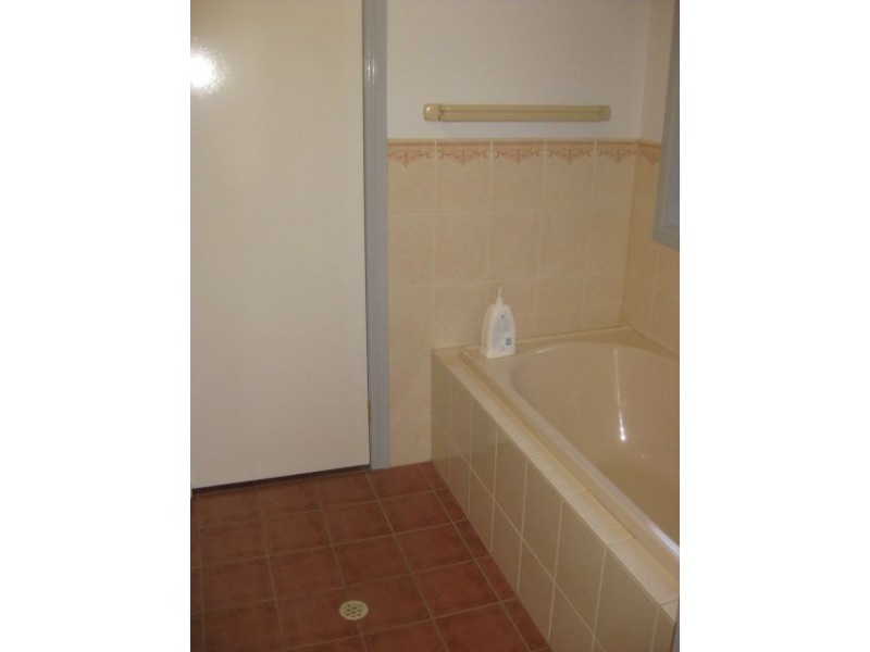 4 White Crescent, Seacombe Gardens SA 5047
