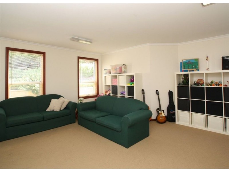 13 Sylvia Court, Coromandel Valley SA 5051