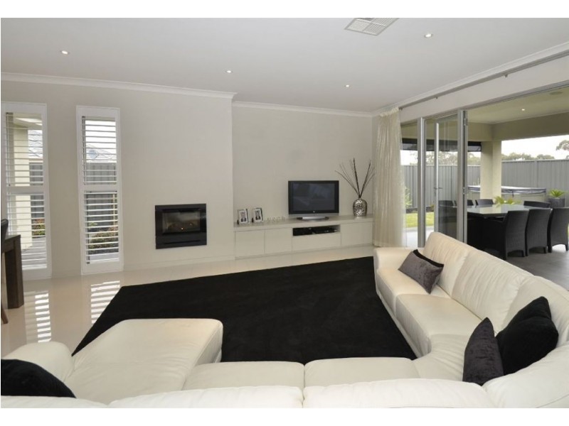 32 Brookman Crescent, Craigburn Farm SA 5051