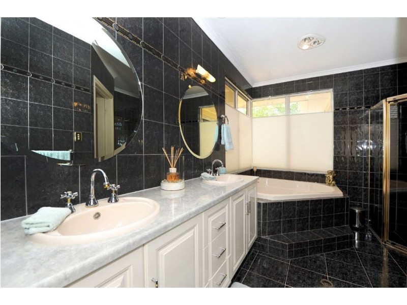 17 Cumming Street, Craigburn Farm SA 5051