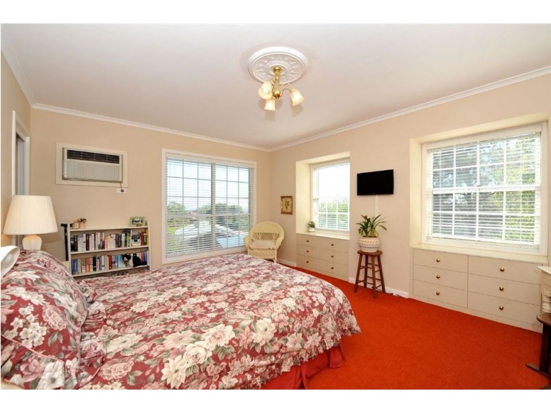 37 Ridgehaven Drive, Bellevue Heights SA 5050