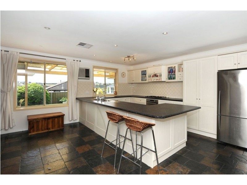 33 York Drive, Flagstaff Hill SA 5159