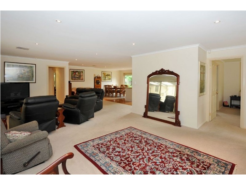 2 Peewit Avenue, Glenalta SA 5052