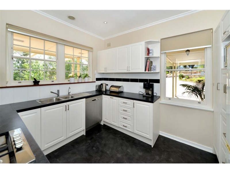 10 Barretts Road, Torrens Park SA 5062