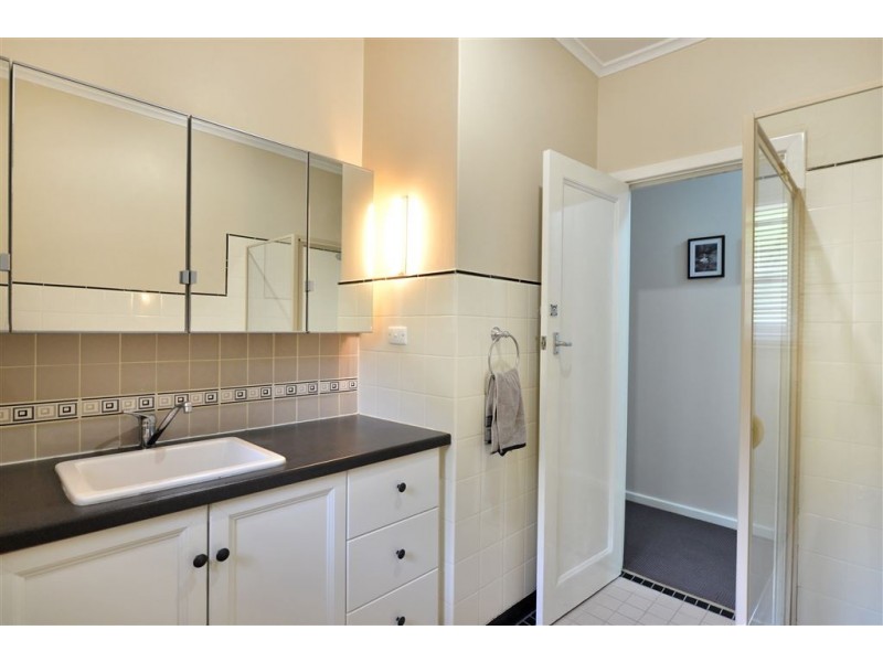 10 Barretts Road, Torrens Park SA 5062