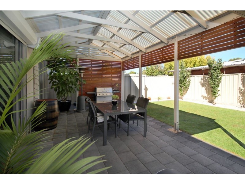 25 Parsons Grove, Park Holme SA 5043