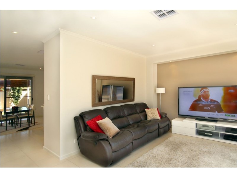 25 Parsons Grove, Park Holme SA 5043