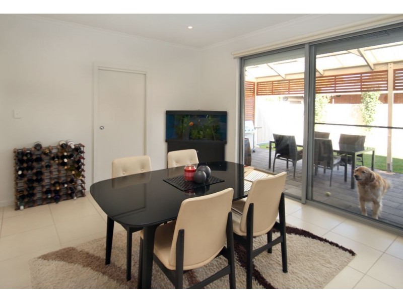 25 Parsons Grove, Park Holme SA 5043