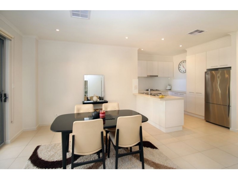 25 Parsons Grove, Park Holme SA 5043