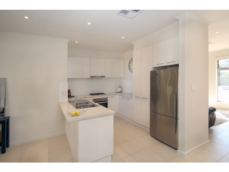 25 Parsons Grove, Park Holme SA 5043