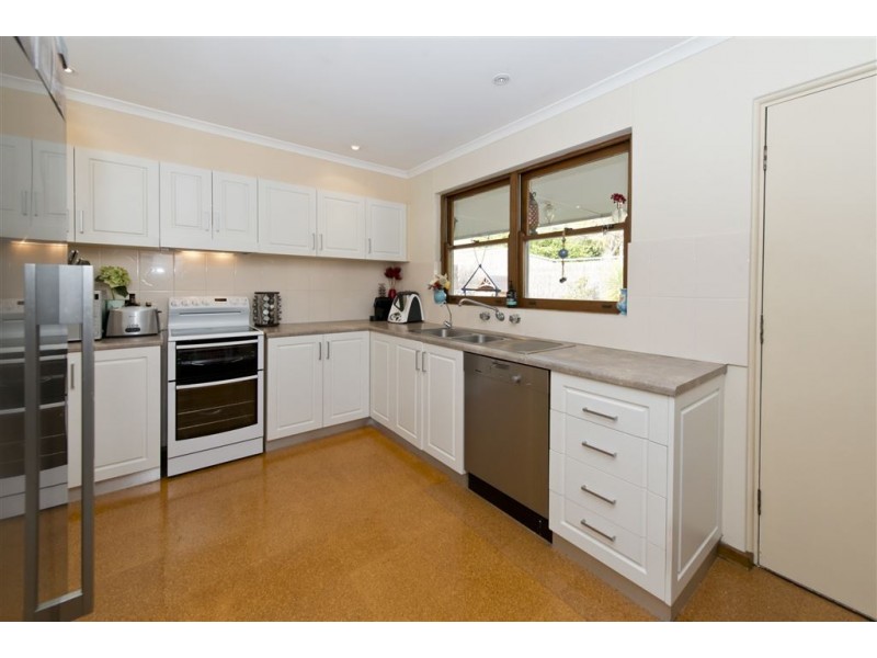 84 Ridgway Drive, Flagstaff Hill SA 5159