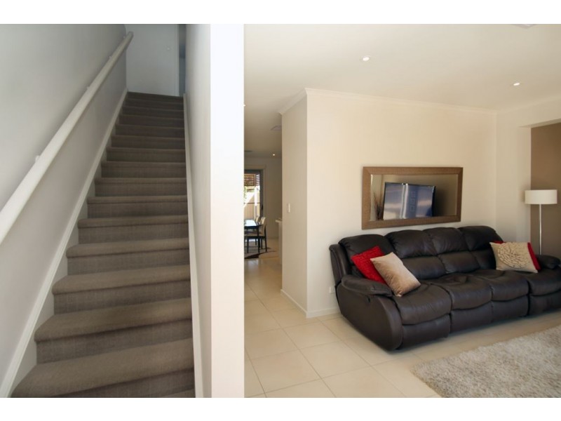 25 Parsons Grove, Park Holme SA 5043