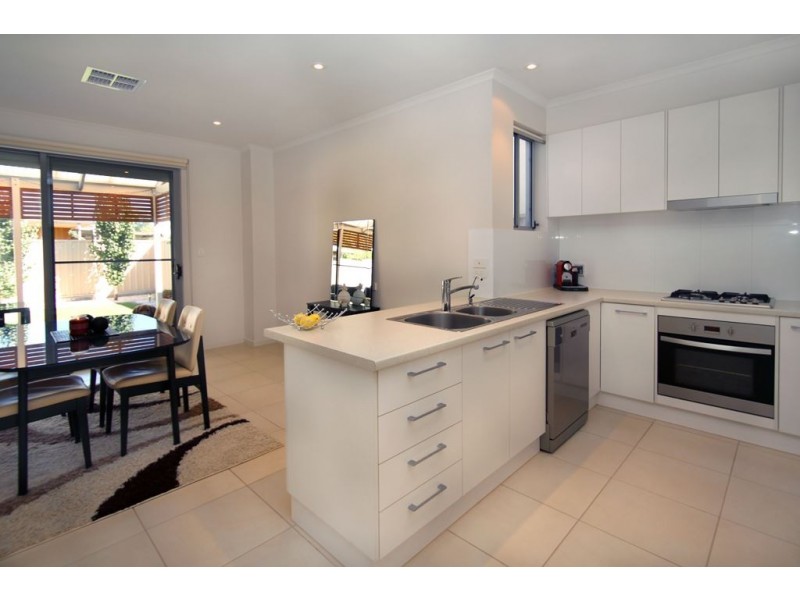 25 Parsons Grove, Park Holme SA 5043