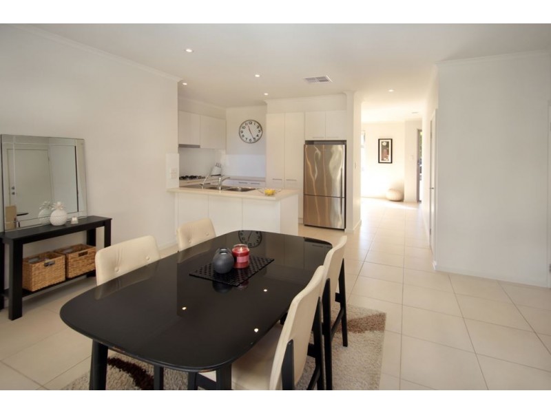 25 Parsons Grove, Park Holme SA 5043