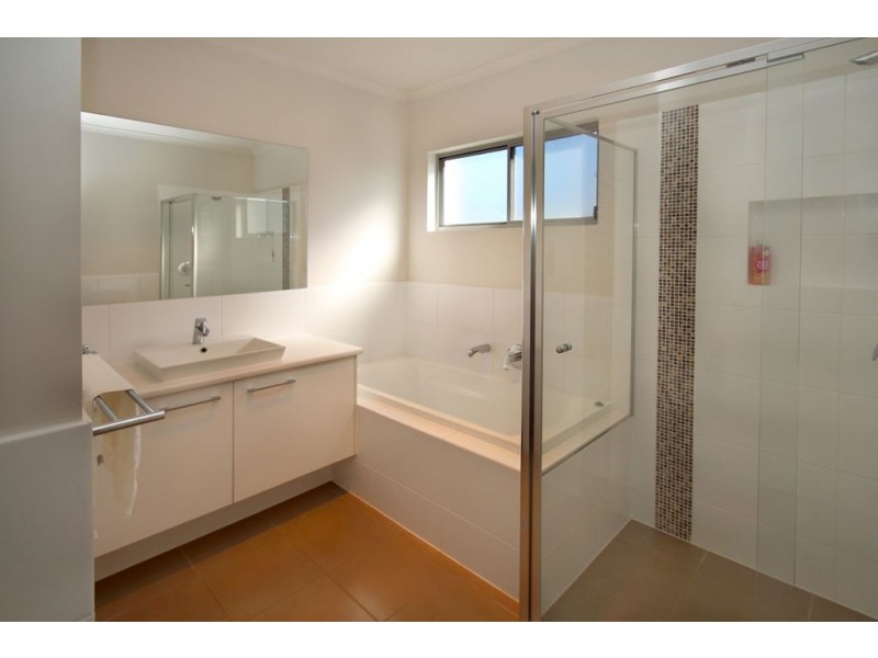 25 Parsons Grove, Park Holme SA 5043