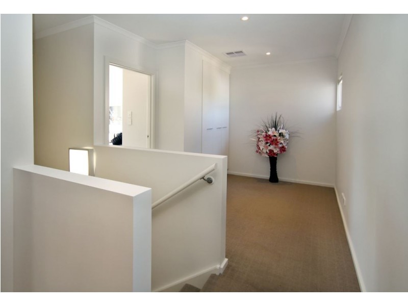 25 Parsons Grove, Park Holme SA 5043