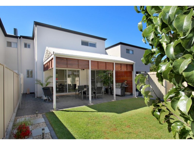 25 Parsons Grove, Park Holme SA 5043