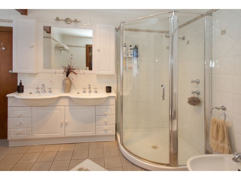 10 Centre Way, Belair SA 5052