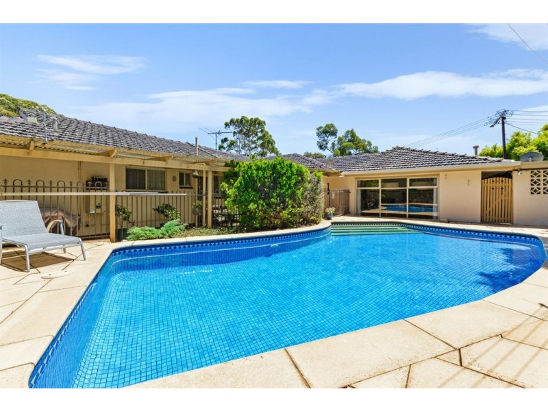 1 St Georges Terrace, Bellevue Heights SA 5050