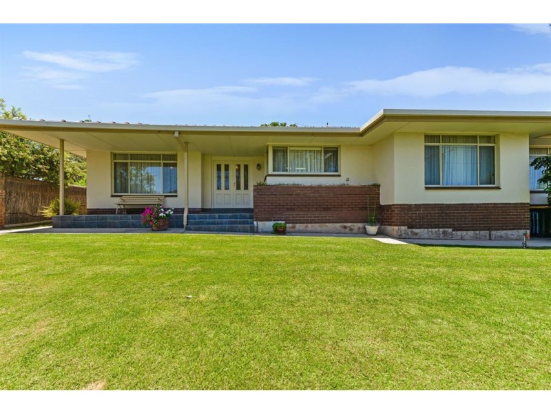 1 St Georges Terrace, Bellevue Heights SA 5050