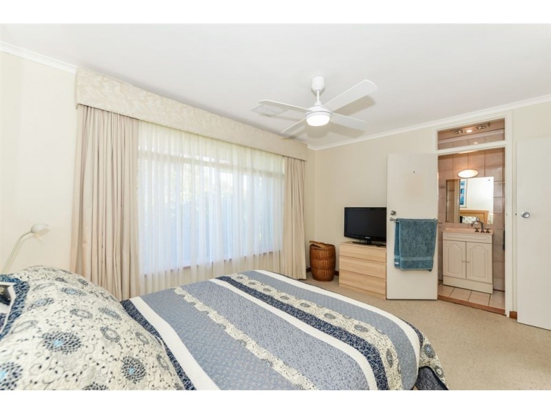 1 St Georges Terrace, Bellevue Heights SA 5050