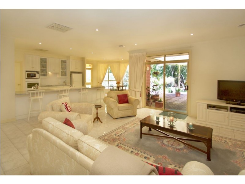 8 Kristen Court, Coromandel Valley SA 5051