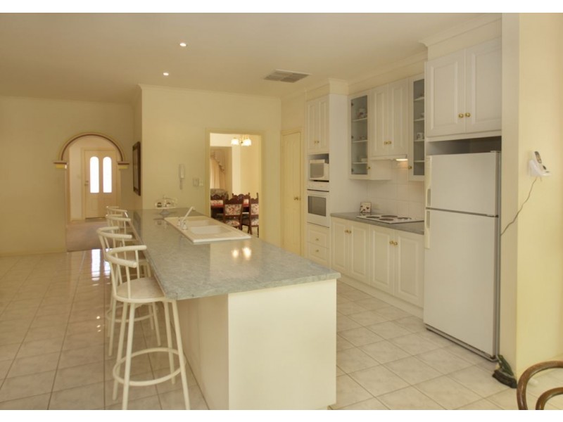 8 Kristen Court, Coromandel Valley SA 5051