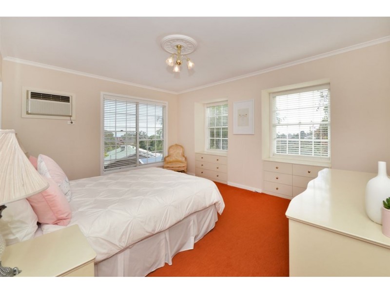 37 Ridgehaven Drive, Bellevue Heights SA 5050