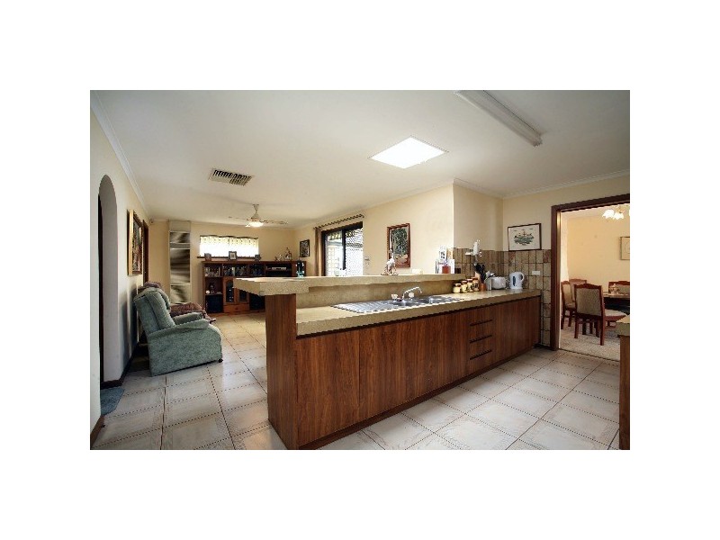 2 Graywood Court, North Haven SA 5018