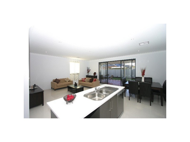 4a Heysen Crescent, West Lakes Shore SA 5020