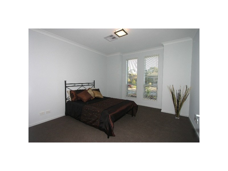 4 Heysen Crescent, West Lakes Shore SA 5020