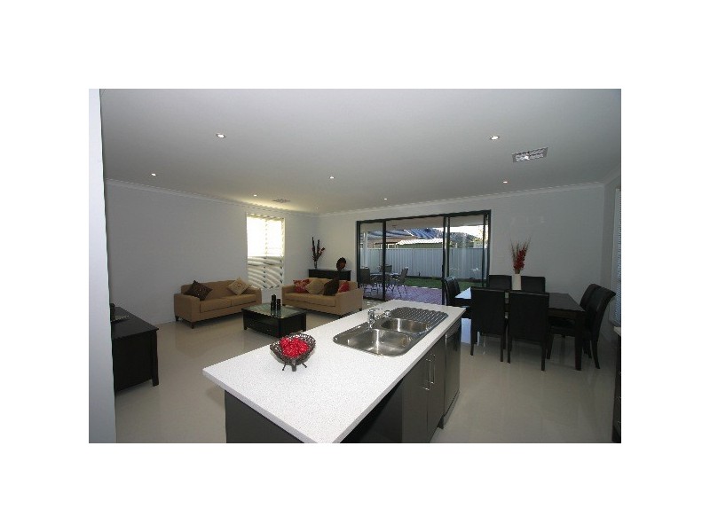 4 Heysen Crescent, West Lakes Shore SA 5020