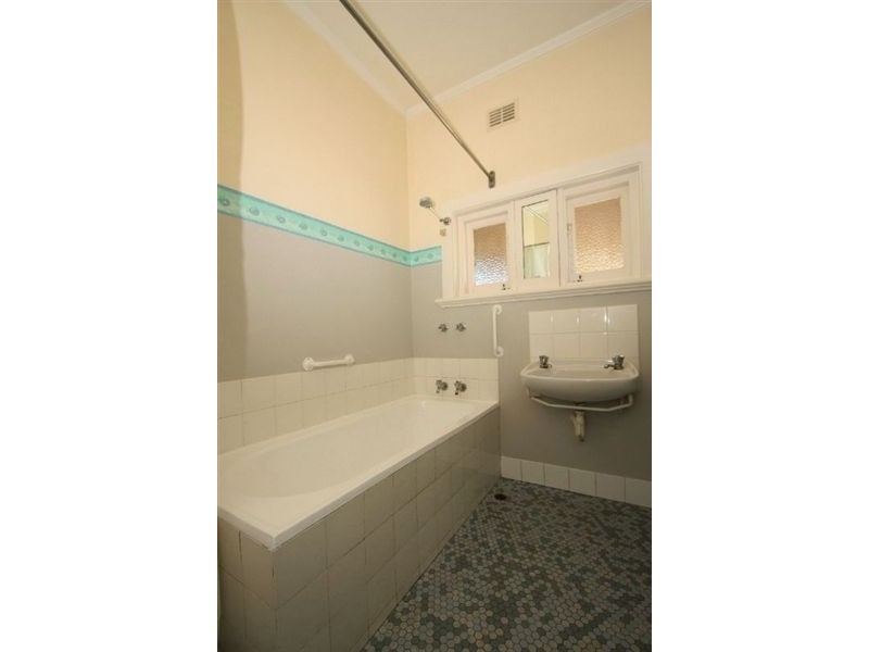 13 Portland Road, Queenstown SA 5014