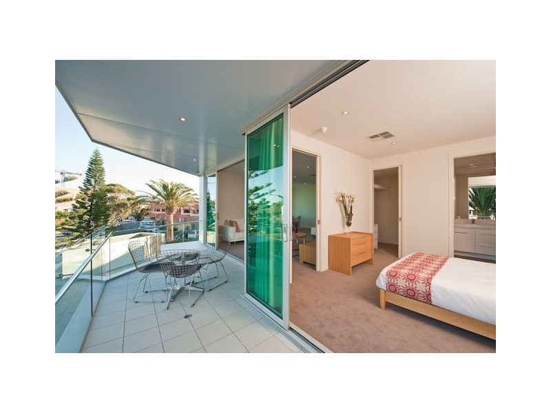 15155 Brebner Drive, West Lakes SA 5021