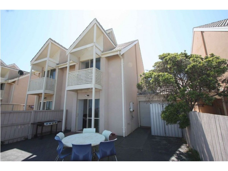 7/4 Gulf Point Drive, North Haven SA 5018