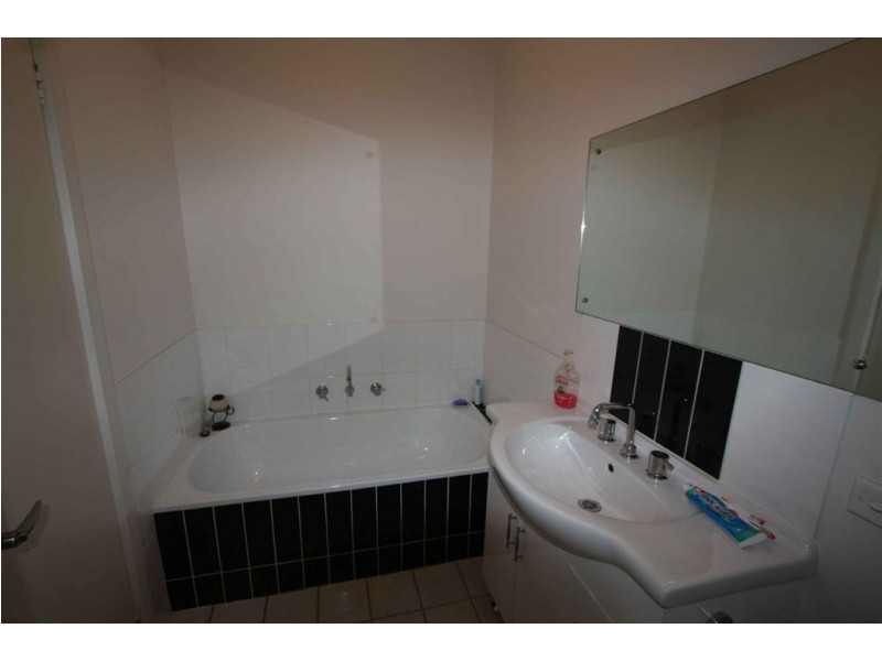 7/4 Gulf Point Drive, North Haven SA 5018