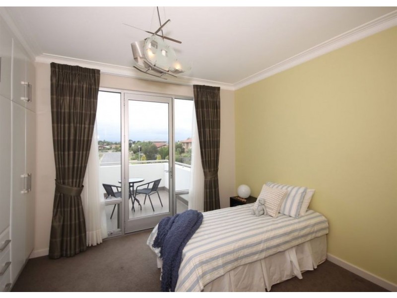 26A Antigua Grove, West Lakes SA 5021