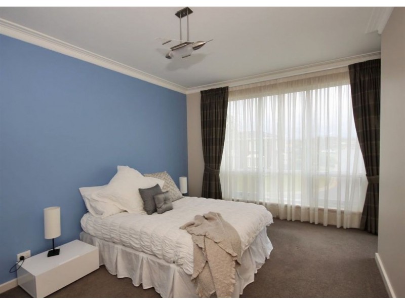 26A Antigua Grove, West Lakes SA 5021