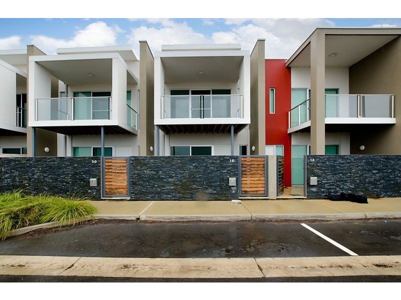 18 Karka Cove, New Port SA 5015