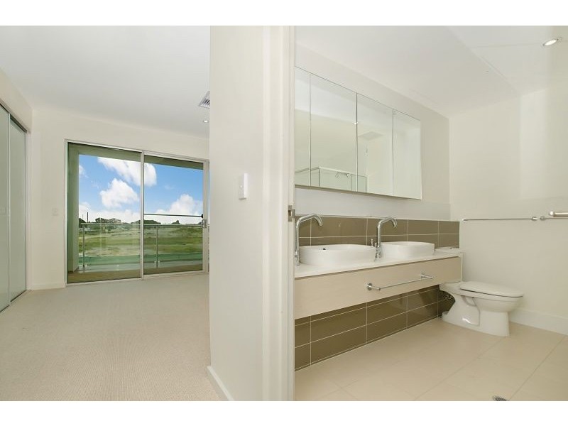 18 Karka Cove, New Port SA 5015