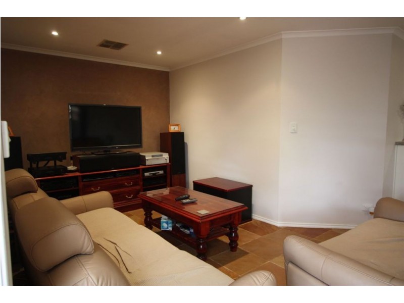 2 Kingscote Street, Alberton SA 5014