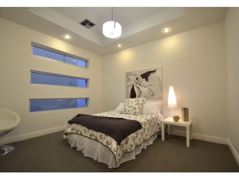 18 Seaview Road, Tennyson SA 5022